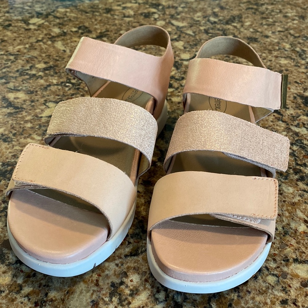 Aetrex adjustable strap leather sandals. Size 7